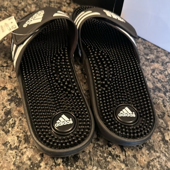Adidas men’s adissage slides NIB 12 - Picture 4 of 8